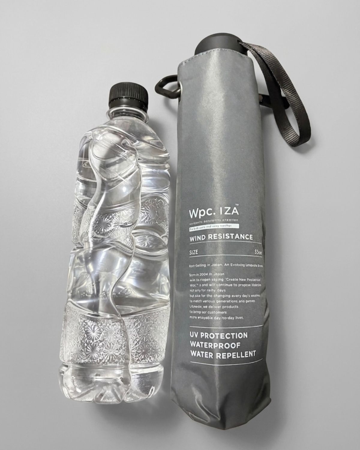 Wpc IZA 折りたたみ日傘 500mlペットボトルとのサイズ比較