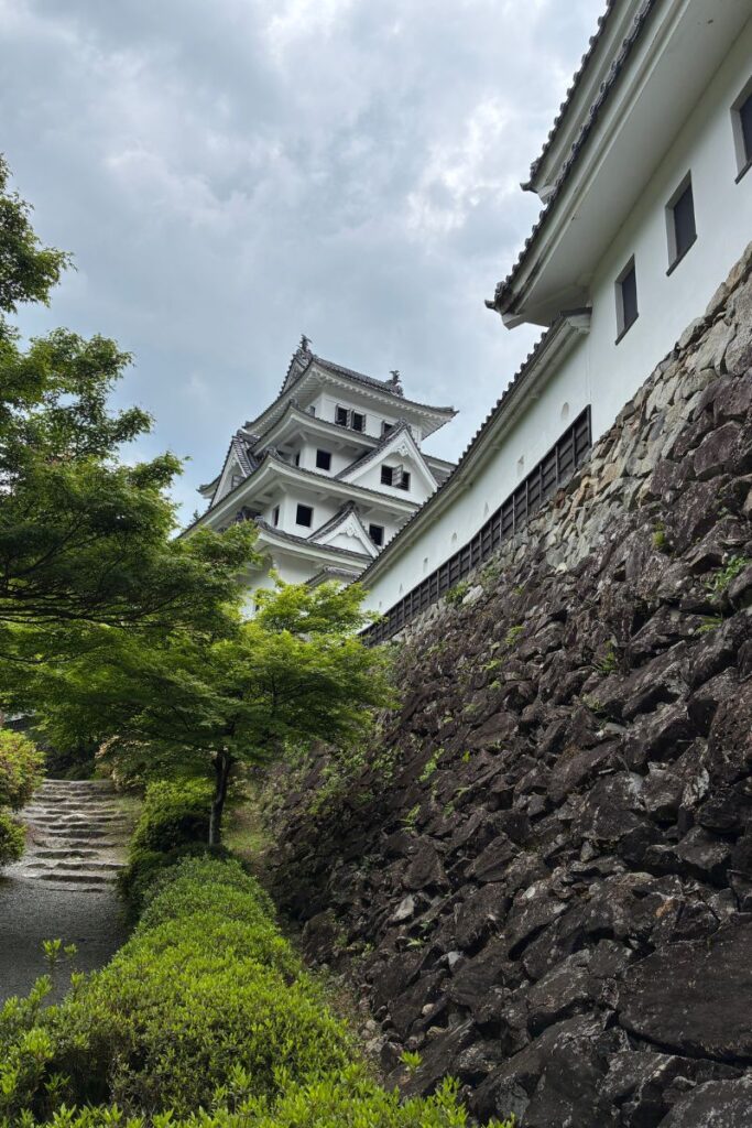 郡上八幡城の天守と石垣（岐阜県郡上市）