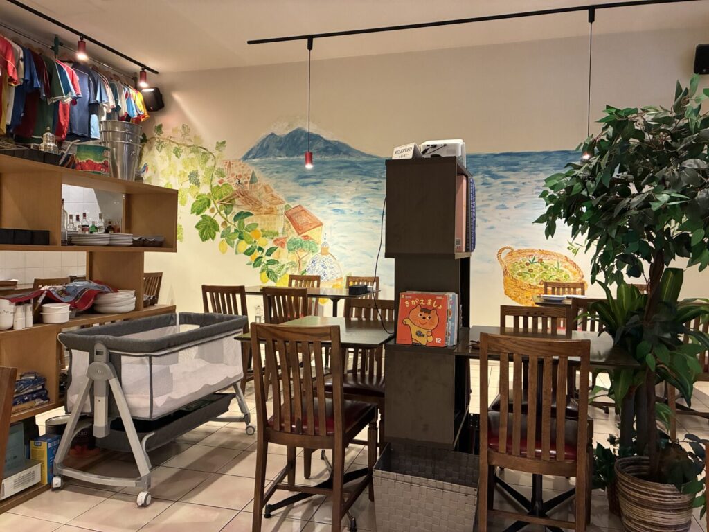 ピザリア ドゥドゥ 店内(イタリア風の壁画)