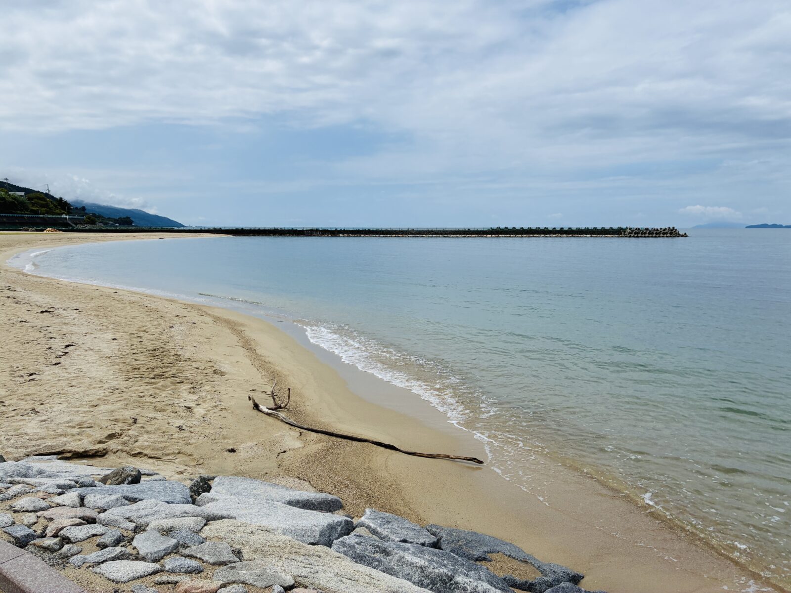 道の駅ふたみの砂浜と穏やかな瀬戸内海